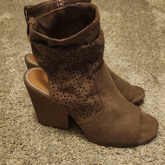 Sugar Brown Suede Heeled Boots with Perforated Design - Picture 6 of 7